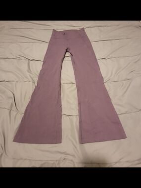 Lululemon Mauve Flared Yoga Pants Hippie Fun Flirty Street Sporty Dressy Casual